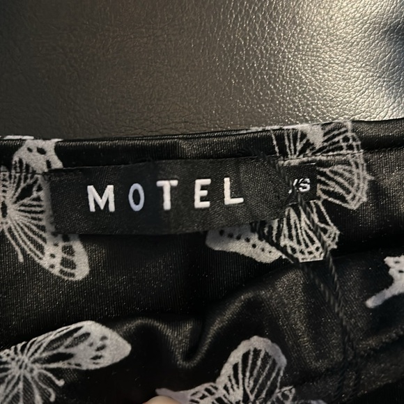 NWT Motel Zaid Mini Skirt in Black Butterfly Flock sz XS - Picture 9 of 10
